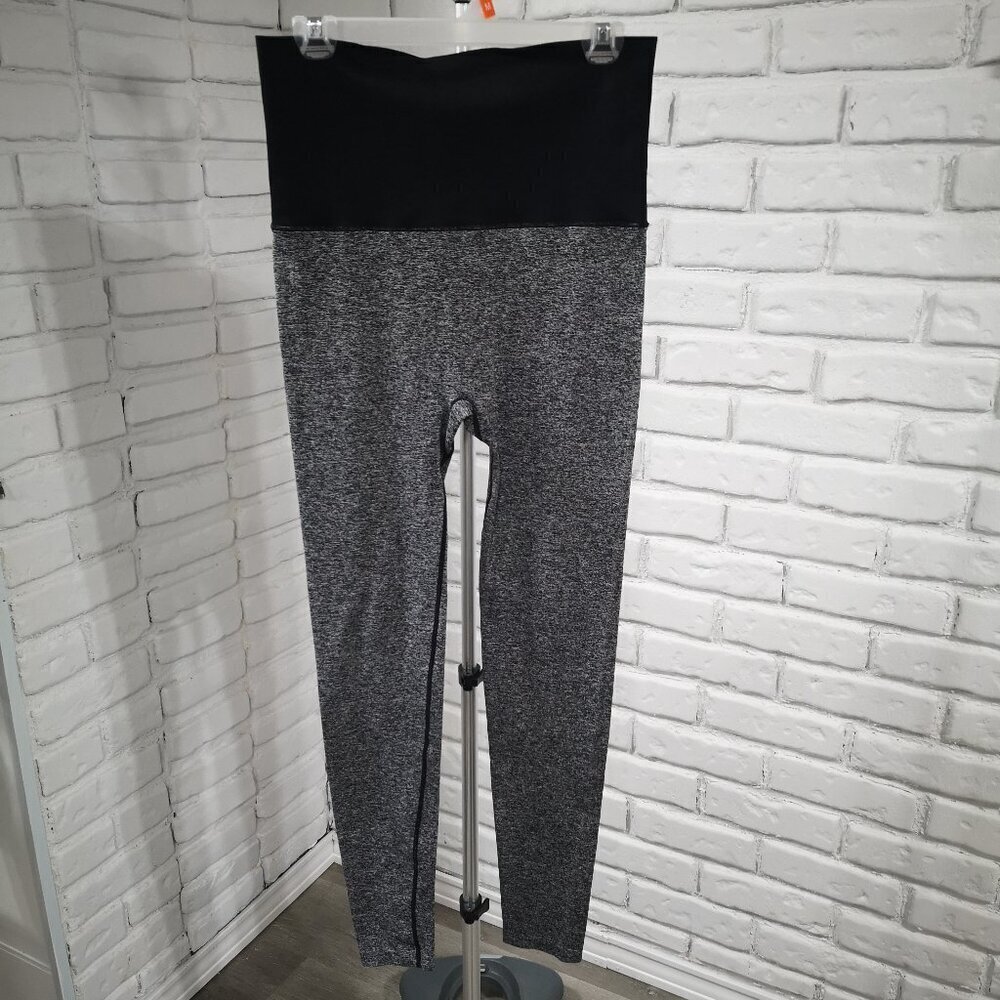 Kick It Legging Ladies Size Medium/Large Black & Grey Leggings